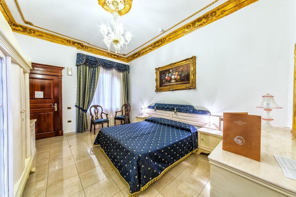 Euro Hotel Iglesias Ngoại thất bức ảnh