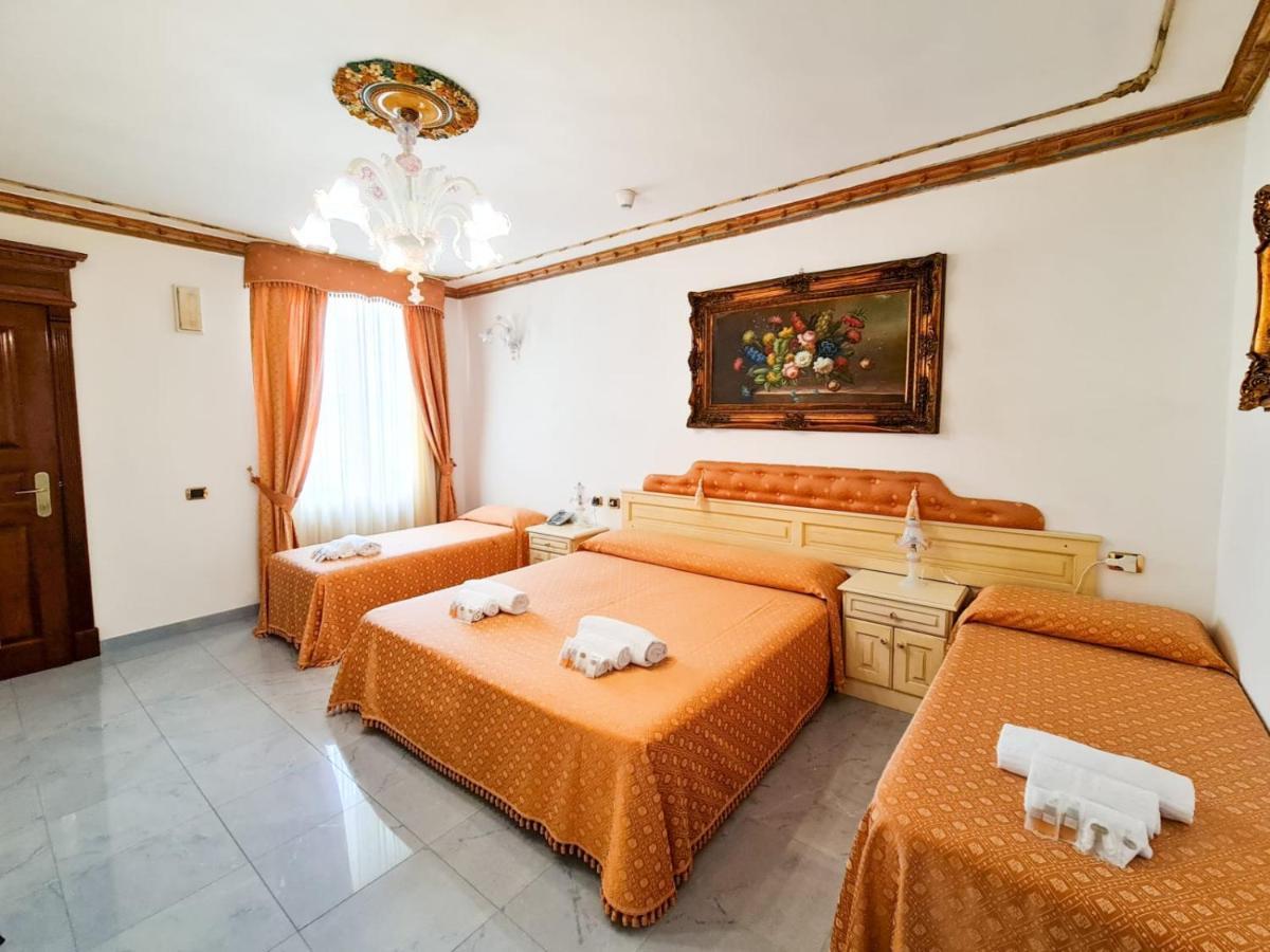 Euro Hotel Iglesias Ngoại thất bức ảnh