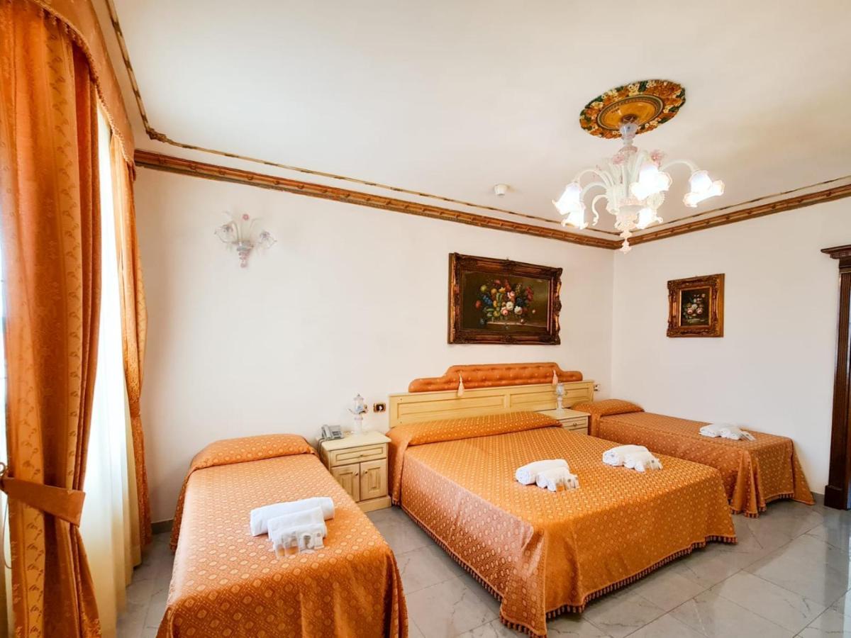 Euro Hotel Iglesias Ngoại thất bức ảnh