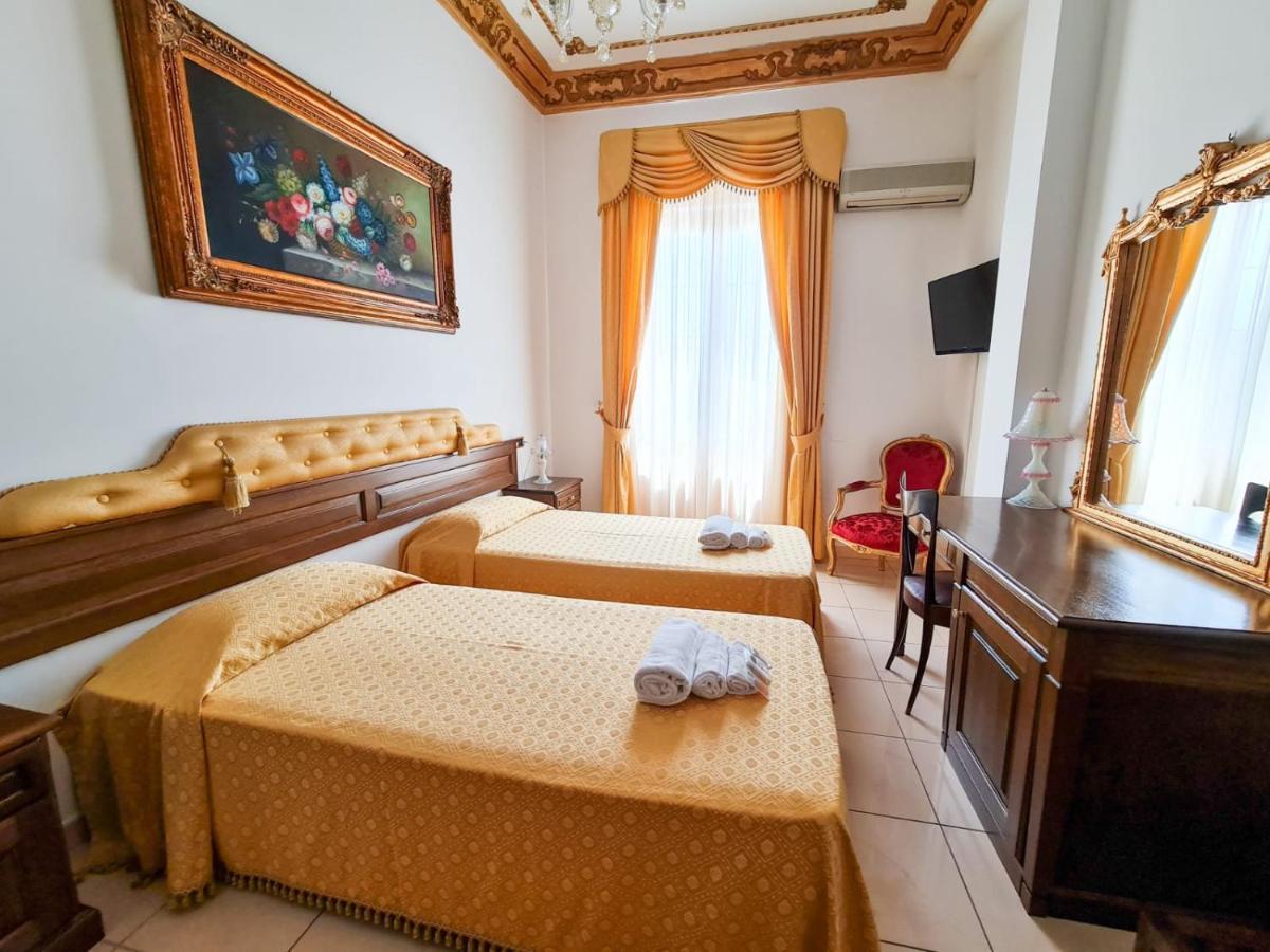 Euro Hotel Iglesias Ngoại thất bức ảnh