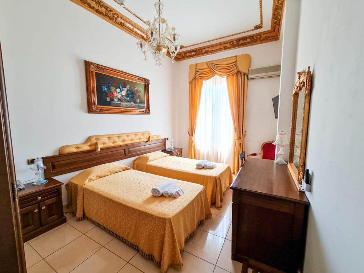 Euro Hotel Iglesias Ngoại thất bức ảnh