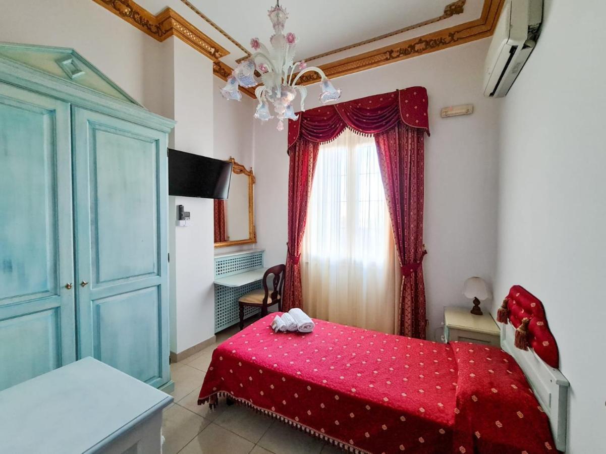 Euro Hotel Iglesias Ngoại thất bức ảnh
