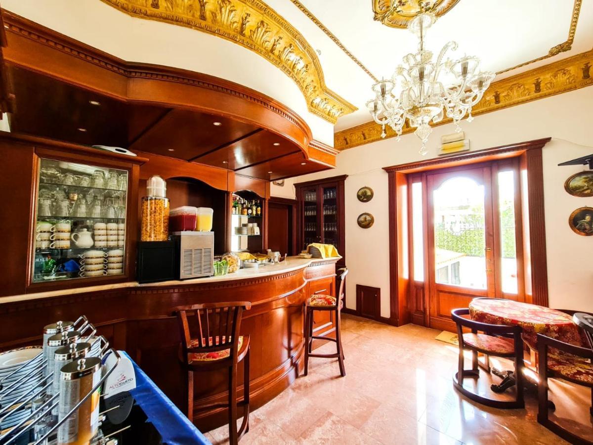 Euro Hotel Iglesias Ngoại thất bức ảnh