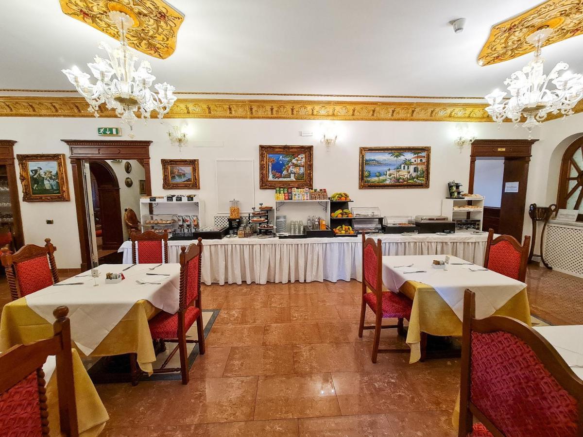 Euro Hotel Iglesias Ngoại thất bức ảnh
