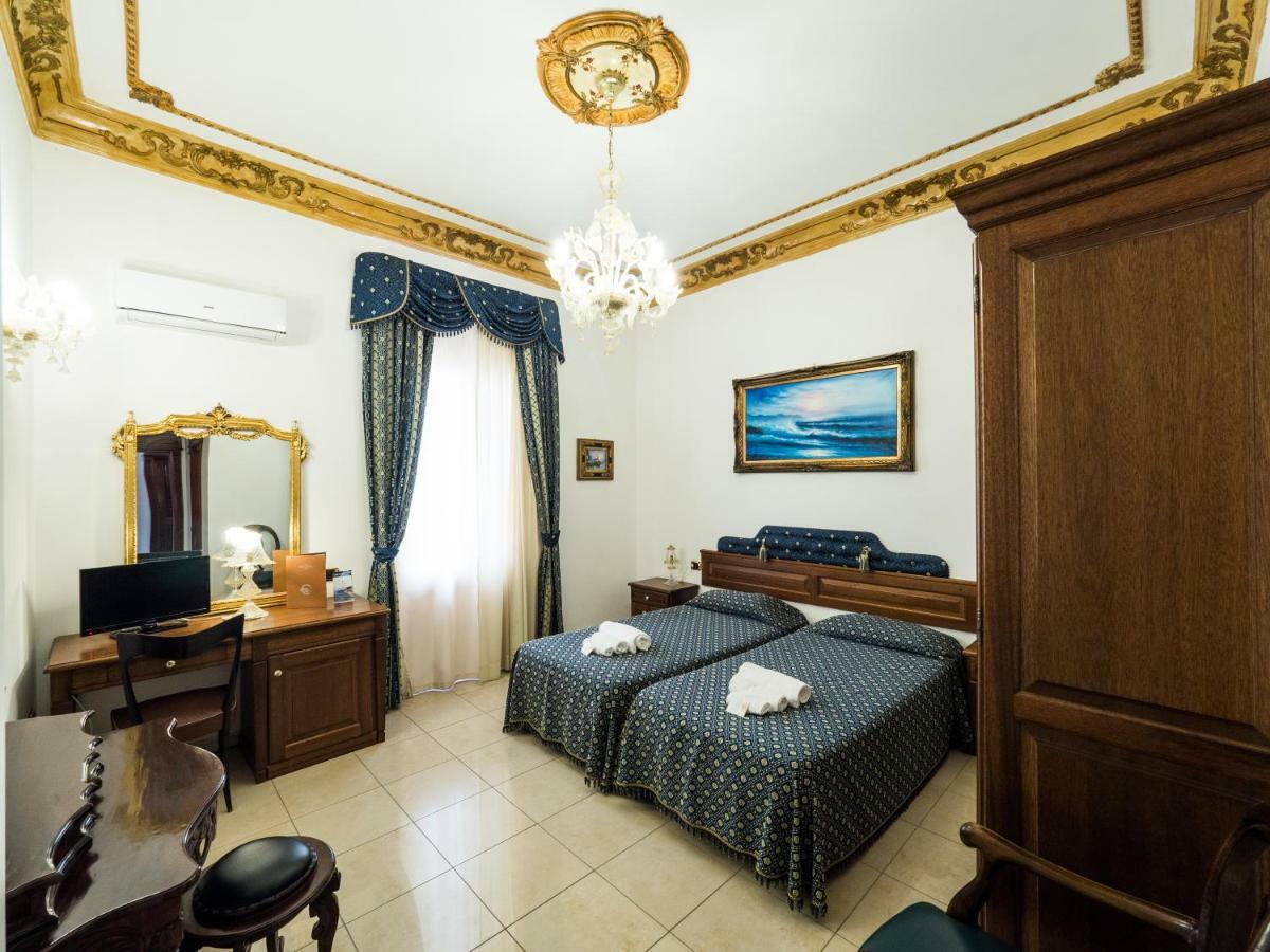 Euro Hotel Iglesias Ngoại thất bức ảnh