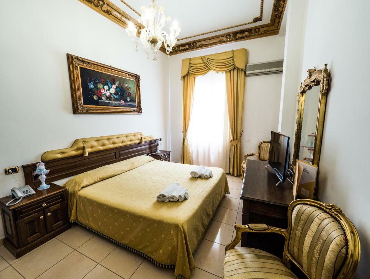 Euro Hotel Iglesias Ngoại thất bức ảnh