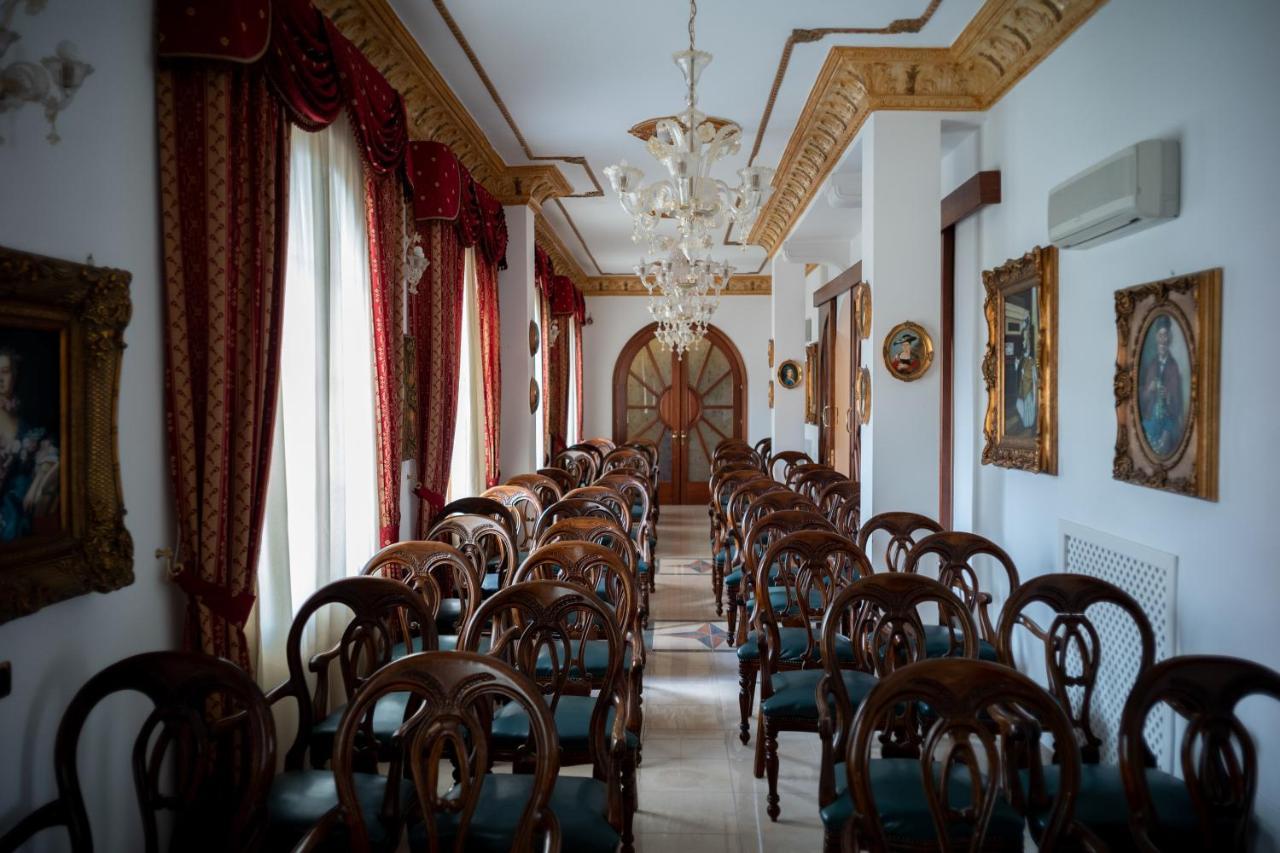 Euro Hotel Iglesias Ngoại thất bức ảnh