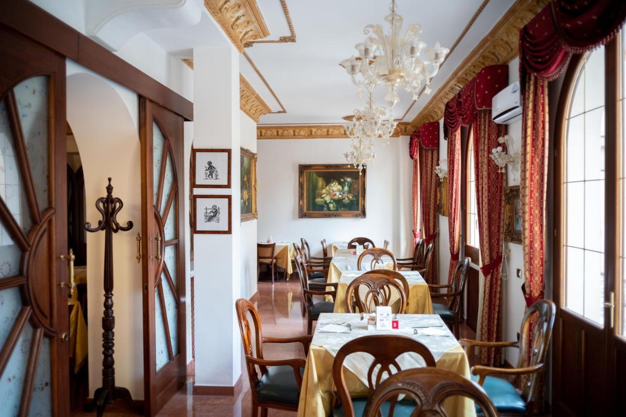 Euro Hotel Iglesias Ngoại thất bức ảnh