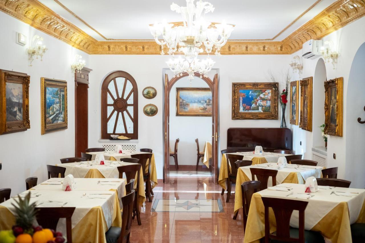 Euro Hotel Iglesias Ngoại thất bức ảnh